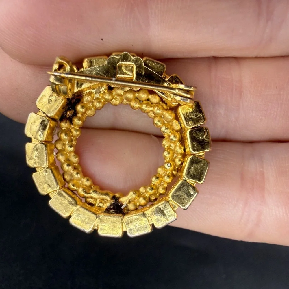 Vintage Rhinestone Brooch Red Circle Gold‎ Tone